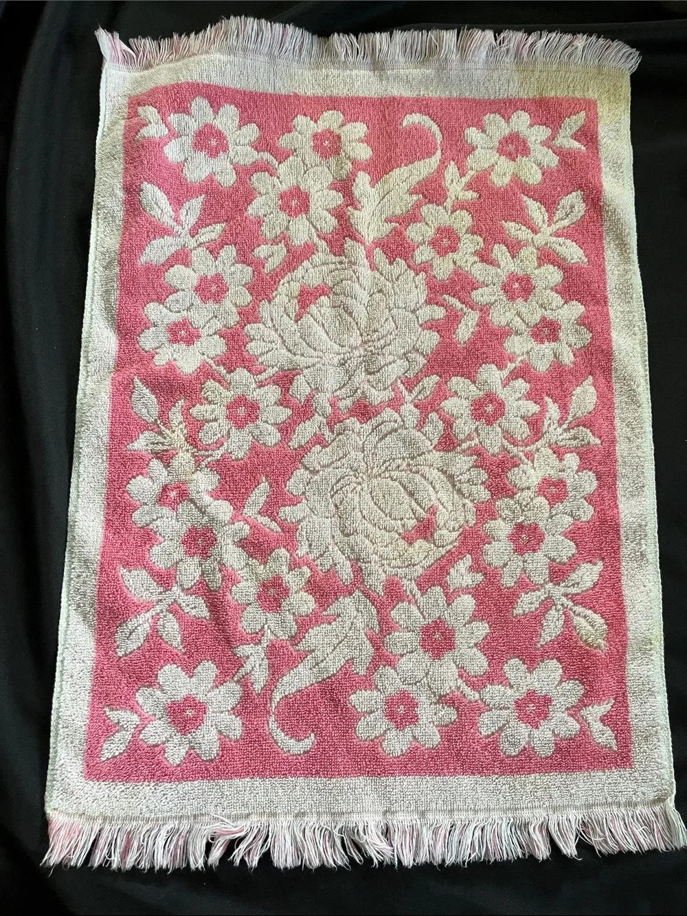 Vtg Fieldcrest Floral Sculpted Hand Towel Pink & White Flower Power MCM *READ*